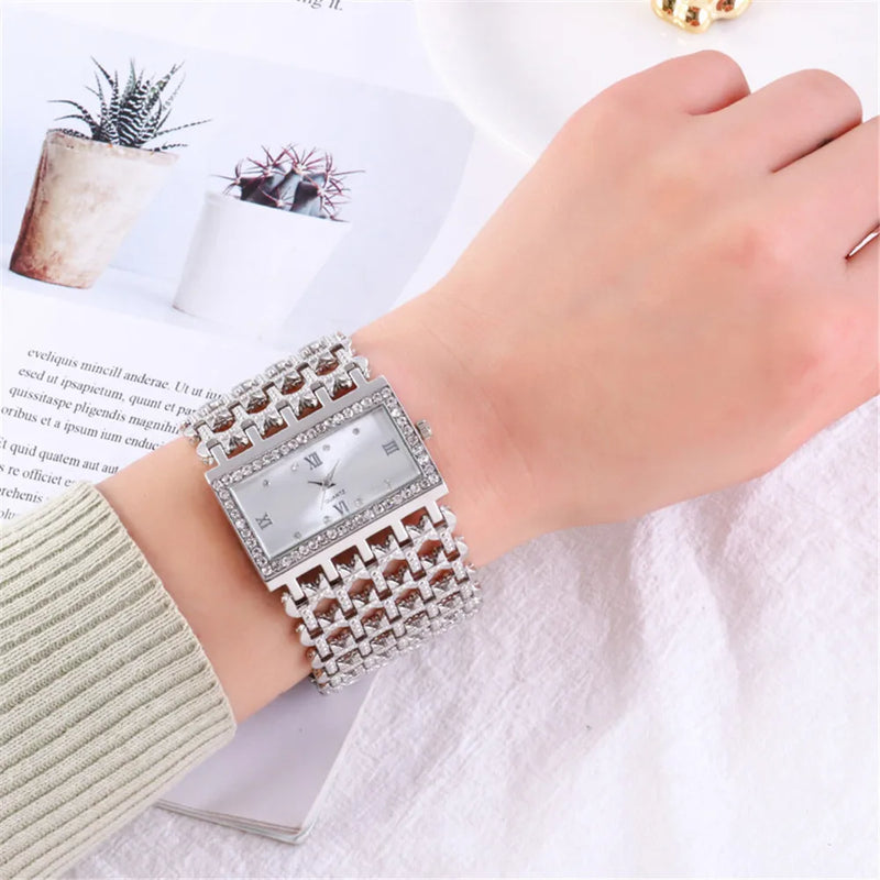 Relojes de lujo de moda para mujer, diseño de esfera brillante, relojes de pulsera de cuarzo para mujer, pulsera de aleación con diamantes cuadrados para mujer