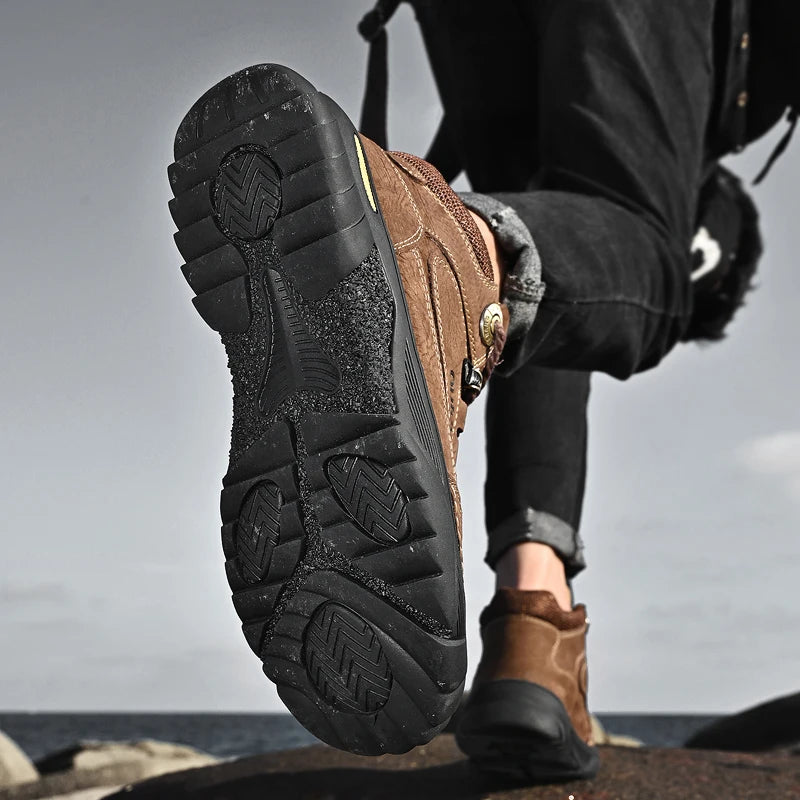 Zapatos de hombre cómodos de cuero genuino negro de invierno, botas de hombre de marca de lujo a la moda, botas de senderismo para exteriores de nuevo diseño, botas casuales para hombre