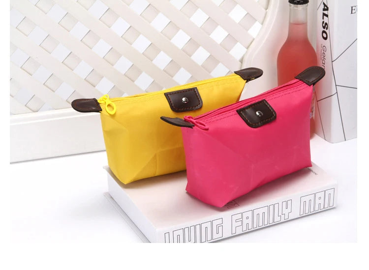 Nueva bolsa de cosméticos cómoda y bonita, bolsa de cosméticos de nailon con forma de bola de masa, bolsa de baño de almacenamiento impermeable