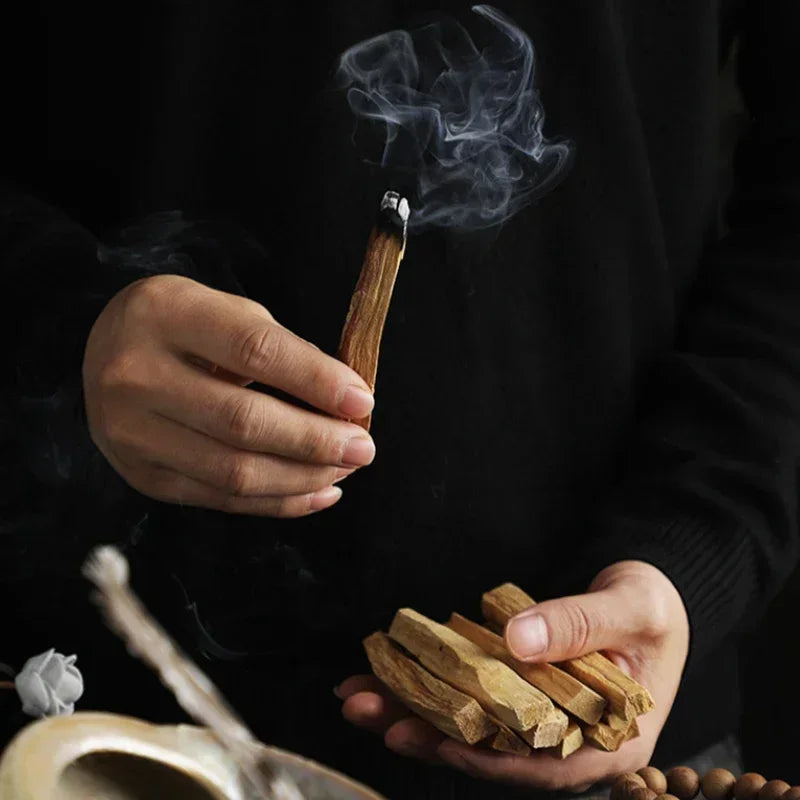 Incienso Natural Palo Santo Alto contenido de aceite Al quemarlo libera el aroma Para aromaterapia en interiores Relaja tu mente