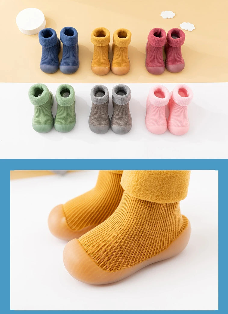 Nuevos calcetines gruesos para niños, zapatos de invierno, botas súper cálidas para bebés, zapatillas para niños y niñas, zapatos de interior para recién nacidos, calzado de suelo