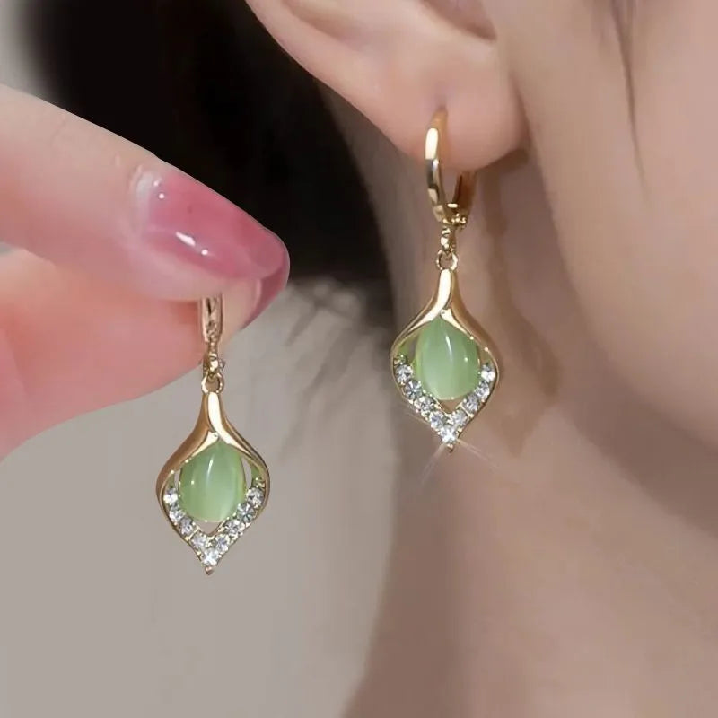 Pendientes elegantes de circonita brillante de tendencia coreana para mujer, pendientes de piedra de ojo de gato con luz de luna verde blanca, regalos de joyería para fiestas