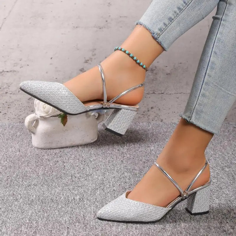 Zapatos de tacón alto con adornos dorados y plateados para mujer, zapatos de fiesta a la moda con tiras en la espalda, sin cordones, con punta en pico y tacón grueso