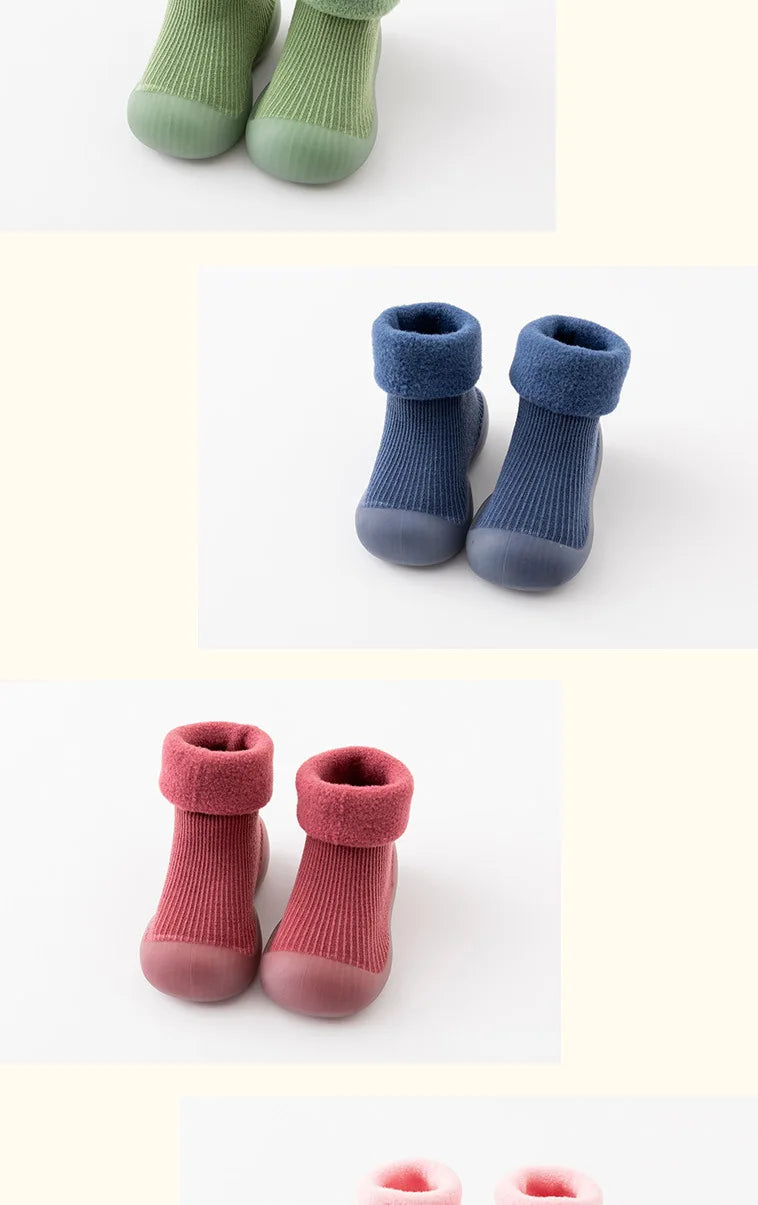 Nuevos calcetines gruesos para niños, zapatos de invierno, botas súper cálidas para bebés, zapatillas para niños y niñas, zapatos de interior para recién nacidos, calzado de suelo