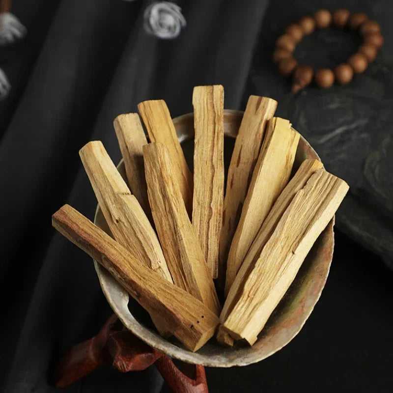 Incienso Natural Palo Santo Alto contenido de aceite Al quemarlo libera el aroma Para aromaterapia en interiores Relaja tu mente