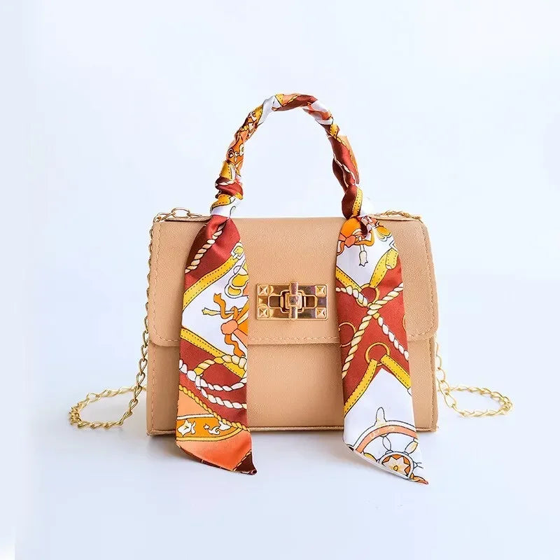 2023 New Fashion Niche Square Patterned Embossed Scarf Decoration V-pattern Tassel Lock Chain Single Shoulder Small Square Bag