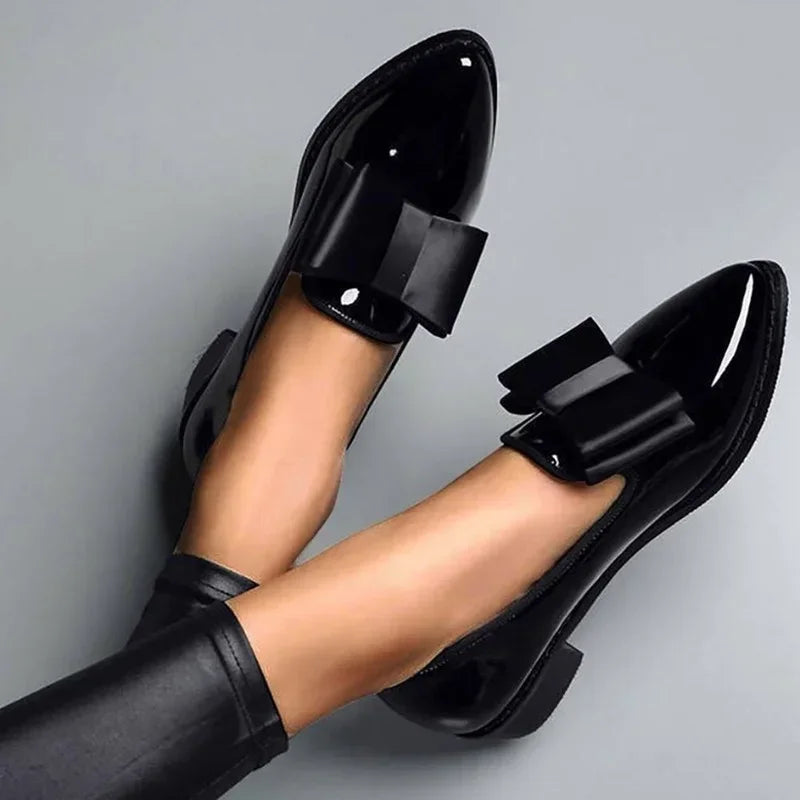 2024 New Women's Loafers Bow Decor Pointed Toe Flat Shoes for Women Patent Leather Shallow Mouth Commuter Daily Casual Shoes