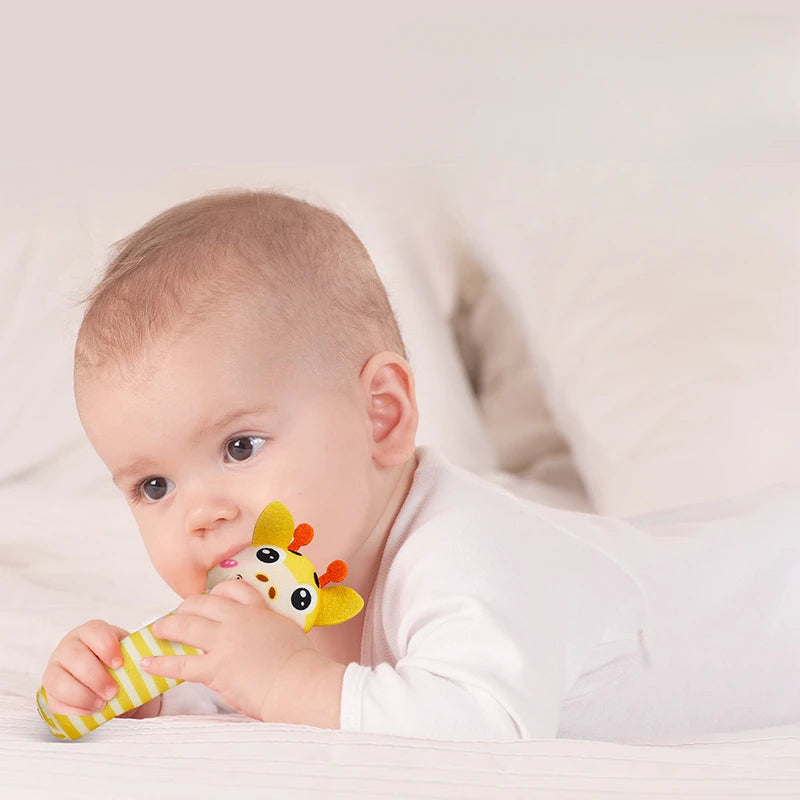 Sonajero de mano de peluche suave con forma de animal de dibujos animados para bebé, palo chirriante, juguete de entrenamiento de capacidad de agarre, regalo para bebés y niños pequeños