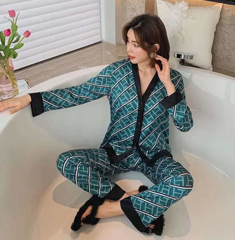 Women's Pajamas Set V Neck Design Luxury Cross Letter Print Sleepwear Silk Like Home Clothes XXL Large Size Nightwear