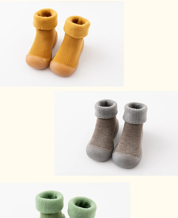 Nuevos calcetines gruesos para niños, zapatos de invierno, botas súper cálidas para bebés, zapatillas para niños y niñas, zapatos de interior para recién nacidos, calzado de suelo