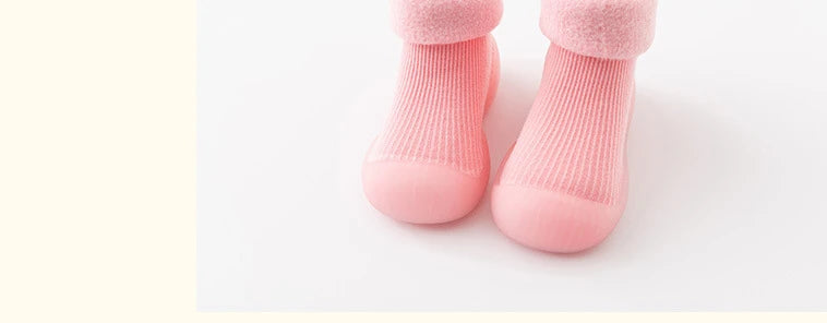 Nuevos calcetines gruesos para niños, zapatos de invierno, botas súper cálidas para bebés, zapatillas para niños y niñas, zapatos de interior para recién nacidos, calzado de suelo